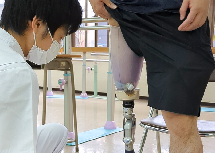 3年生 大腿義足の適合実習を行いました。 | 学校法人珪山学園 専門学校
